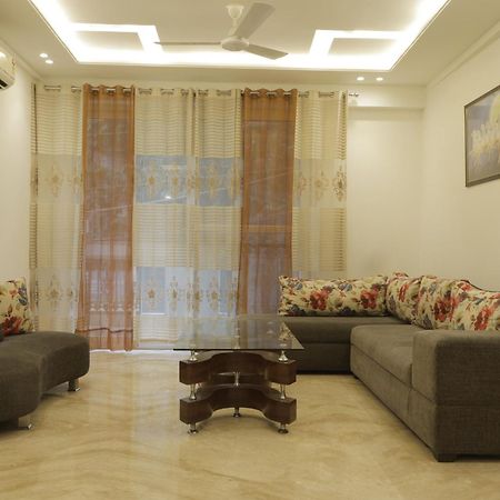 Under My Roof Superio Bed and Breakfast New Delhi Exteriör bild