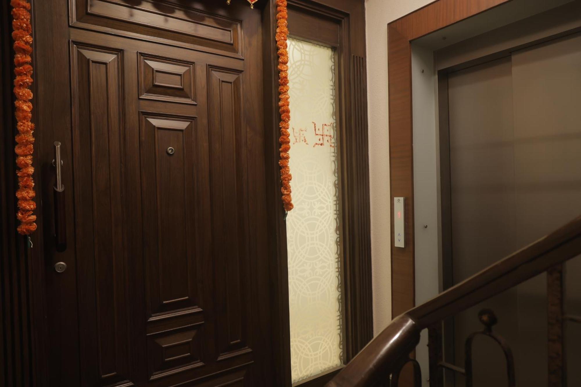 Under My Roof Superio Bed and Breakfast New Delhi Exteriör bild