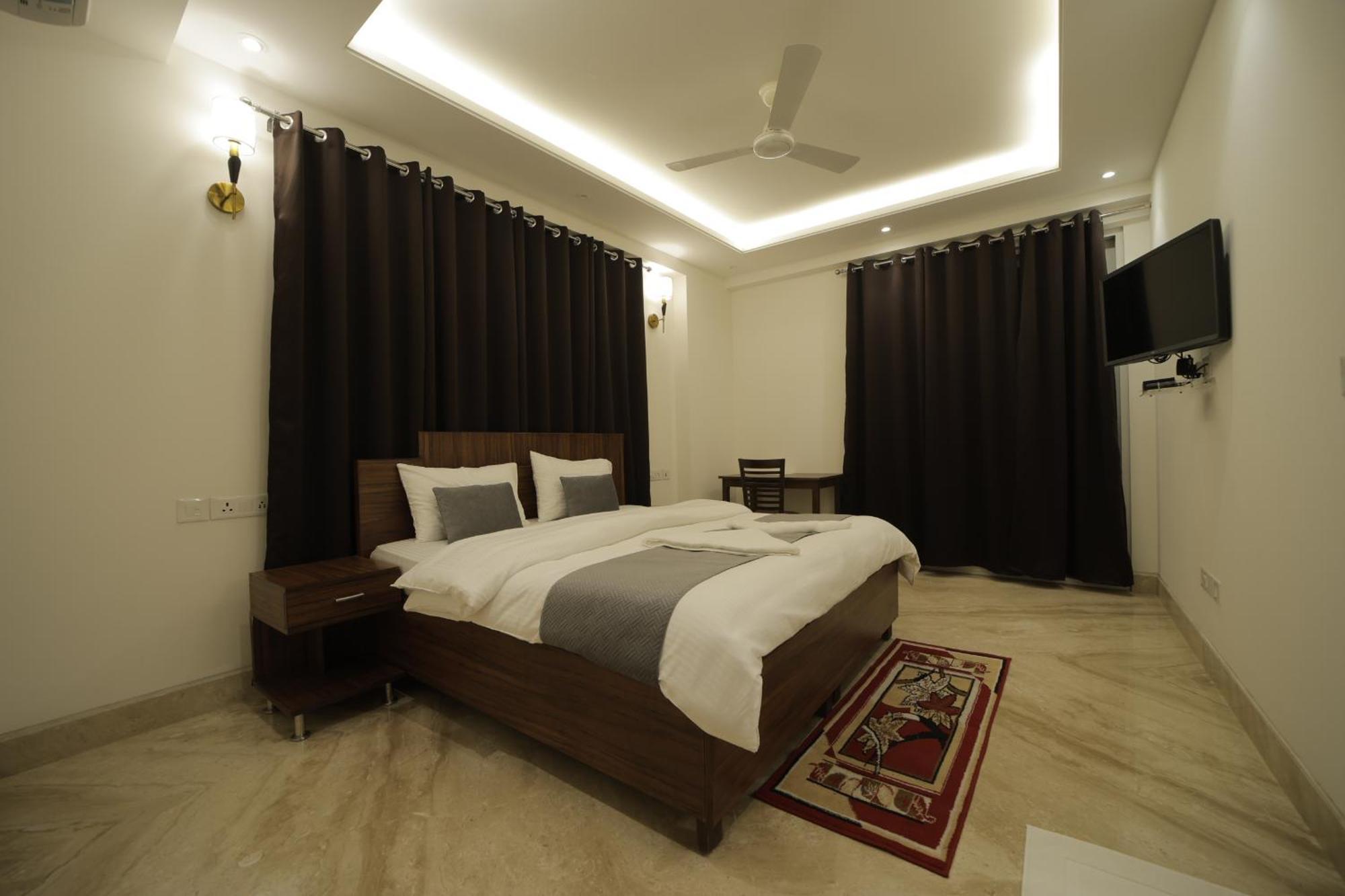 Under My Roof Superio Bed and Breakfast New Delhi Exteriör bild