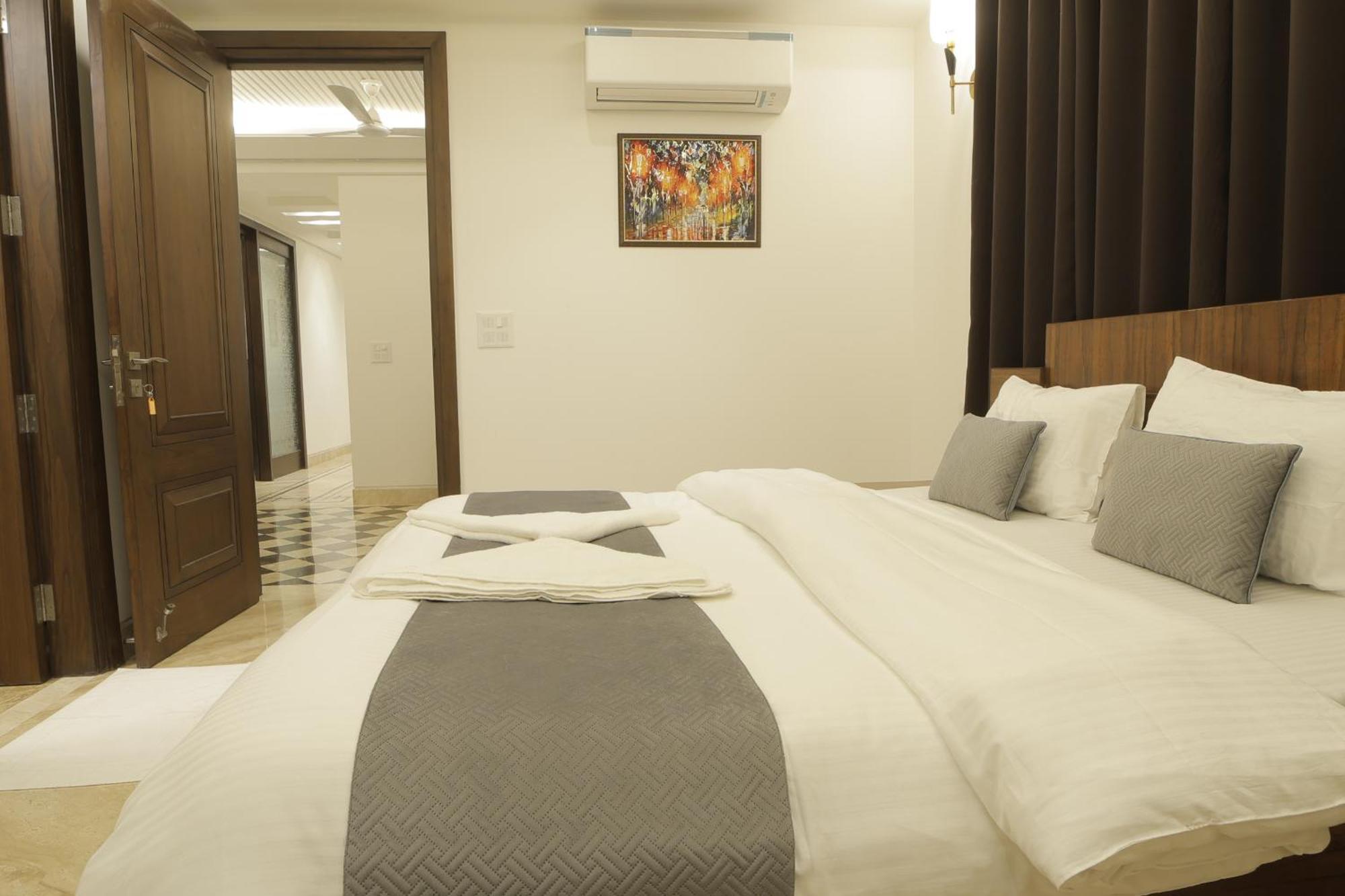 Under My Roof Superio Bed and Breakfast New Delhi Exteriör bild