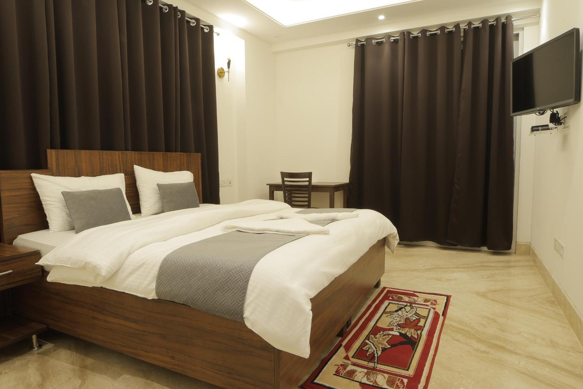 Under My Roof Superio Bed and Breakfast New Delhi Exteriör bild