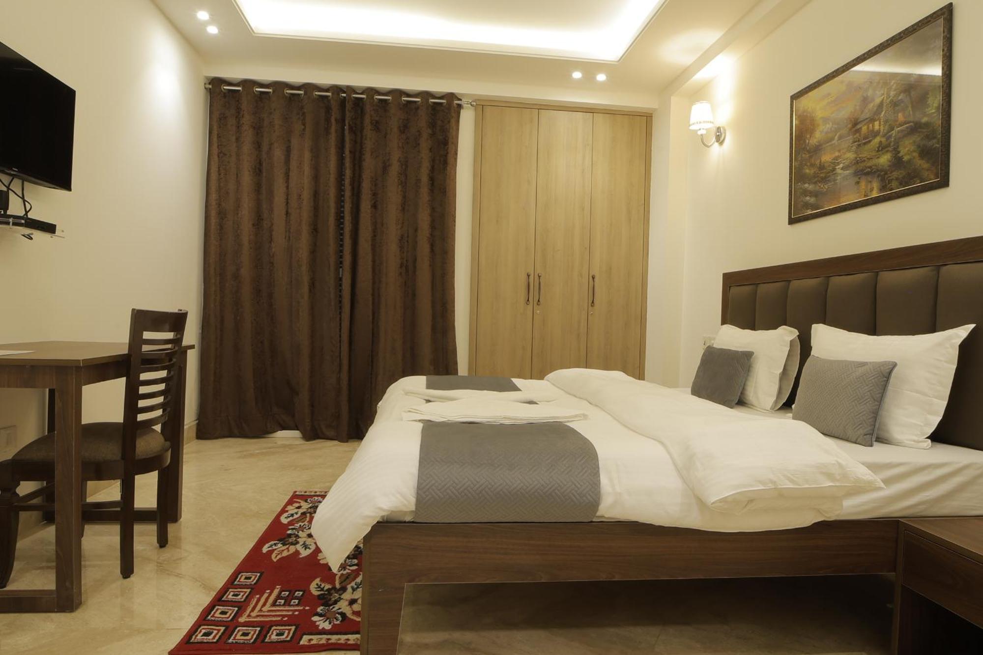 Under My Roof Superio Bed and Breakfast New Delhi Exteriör bild